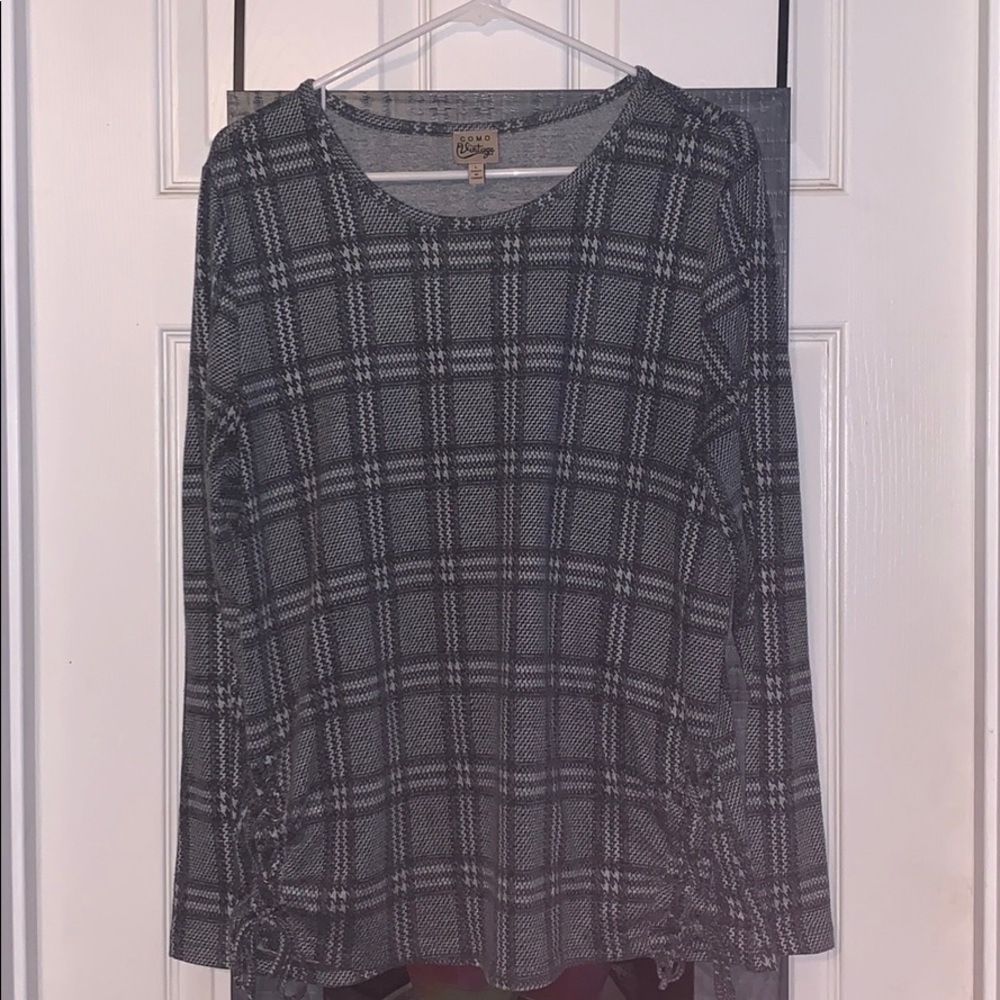 Como vintage long sleeve blouse with tie sides